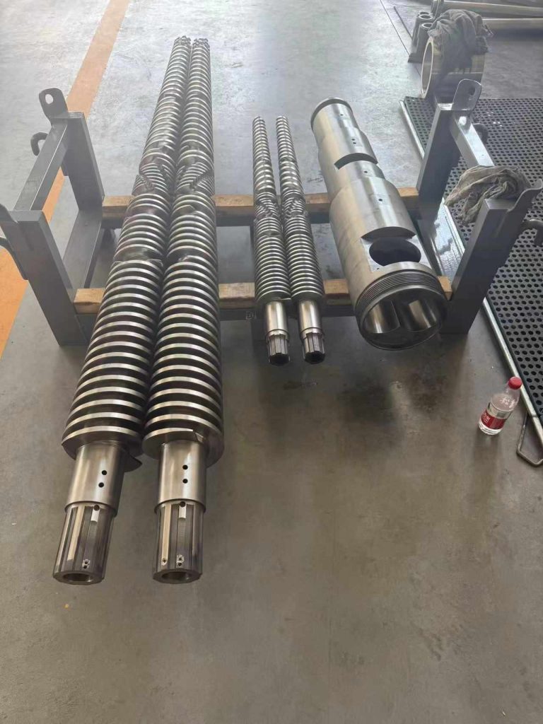 Twin screws of different specifications and a barrel for a twin-screw extruder