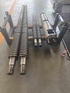Twin screws of different specifications and a barrel for a twin-screw extruder