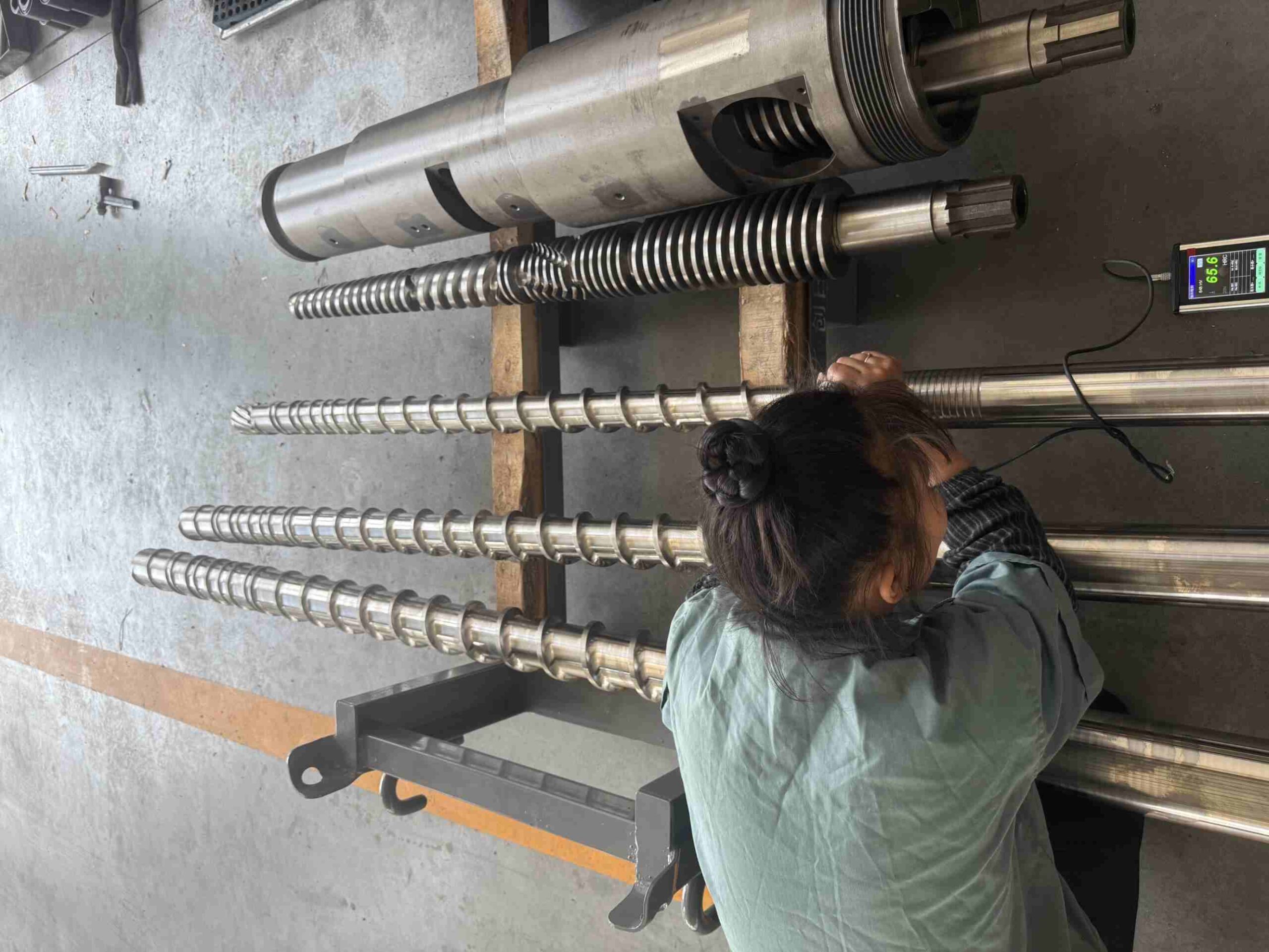 Counter-Rotating Twin Screw Barrels: Process Fit, Flow Behavior, and Selection Limits