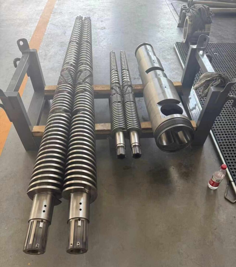 Twin screws of different specifications and a barrel for a twin-screw extruder